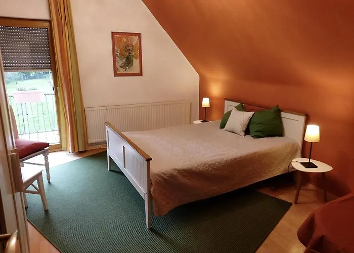 לינה וארוחת בוקר Orangerie Gehaichnishof 7born