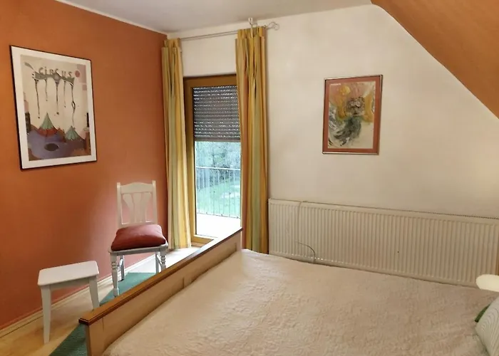 לינה וארוחת בוקר Orangerie Gehaichnishof 7born